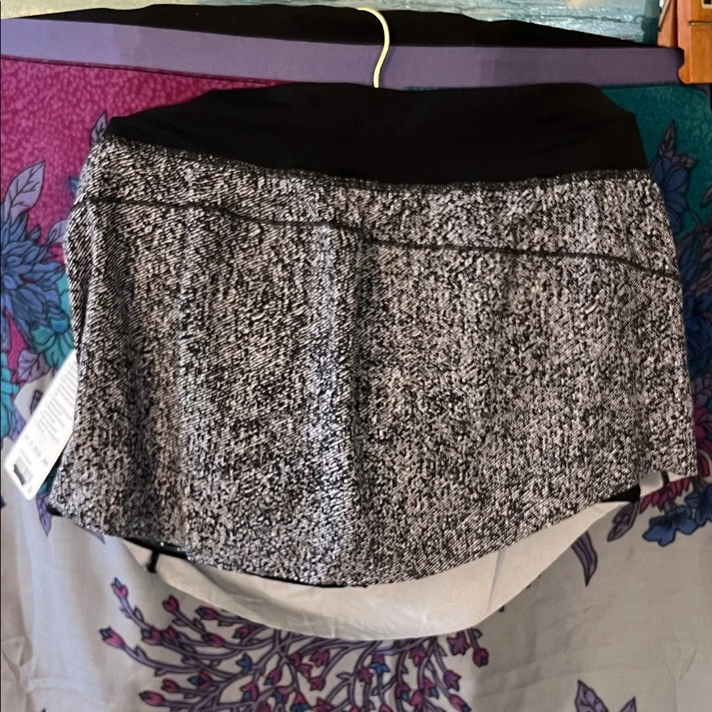 Lululemon Athletica Black and Gray Skirt - Picture 2 of 7